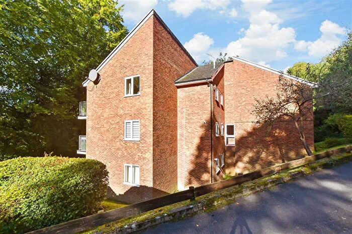 2 Bedroom Flat For Sale In Court Bushes Road, Whyteleafe, Surrey, CR3