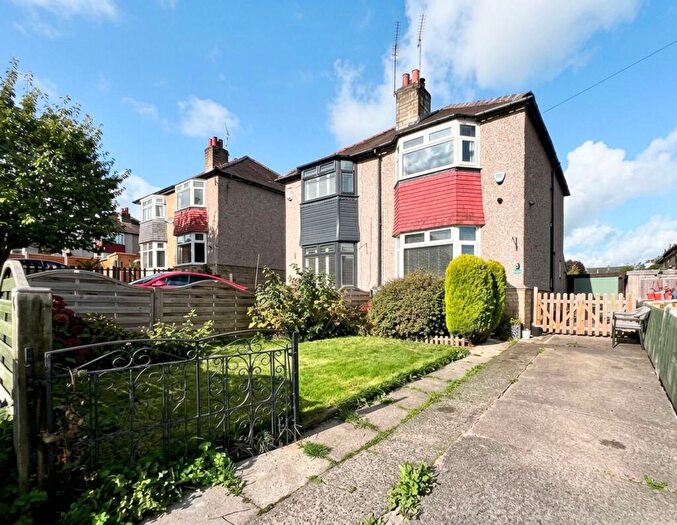 2 Bedroom Semi-Detached House For Sale In Warneford Rise, Huddersfield, HD4