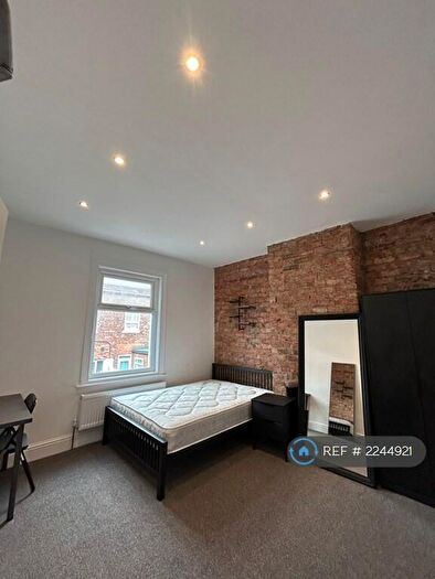 4 Bedroom Terraced House To Rent In Cedar Grove, Manchester, M14