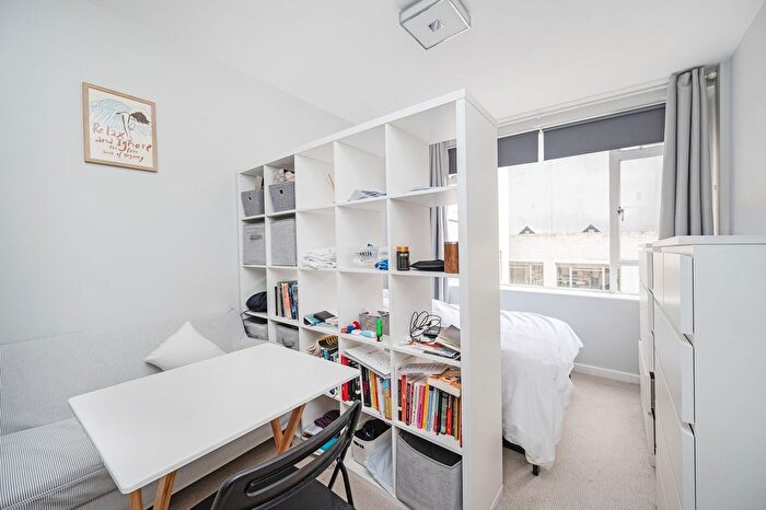 Studio To Rent In Charterhouse Square, Clerkenwell, London, EC1M