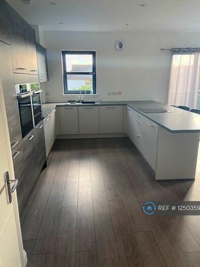 3 Bedroom Flat To Rent In Craighall Road, Edinburgh, EH6