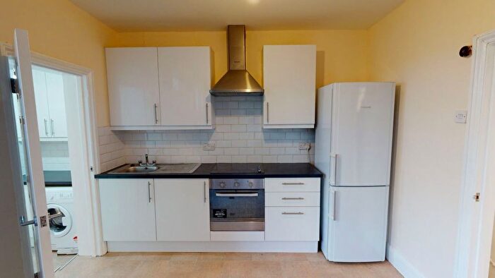 2 Bedroom Flat To Rent In Hove Avenue, Walthamstow, E17