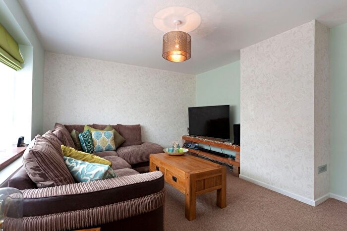 2 Bedroom End Of Terrace House To Rent In Beckett Lane, Crawley, RH11
