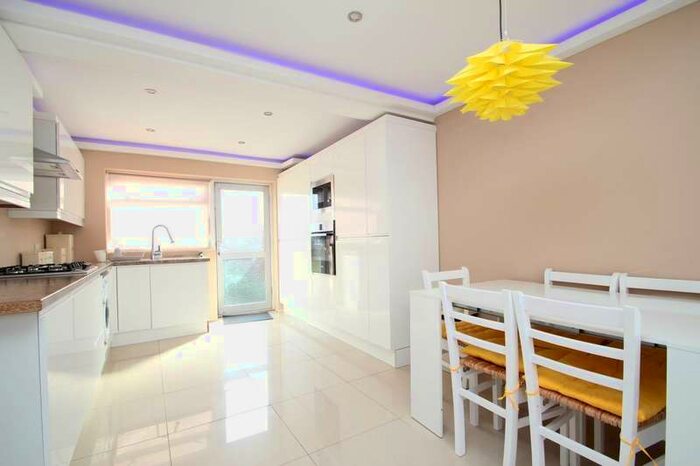 3 Bedroom House To Rent In Leconfield Walk, Hornchurch, RM12