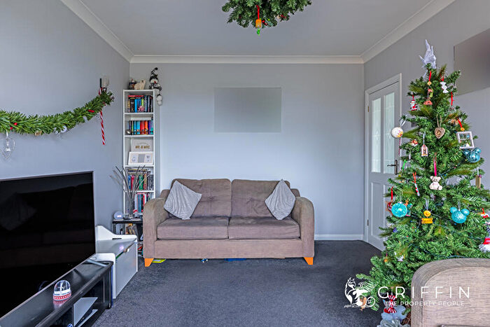 2 Bedroom Maisonette For Sale In West Road, South Ockendon, RM15