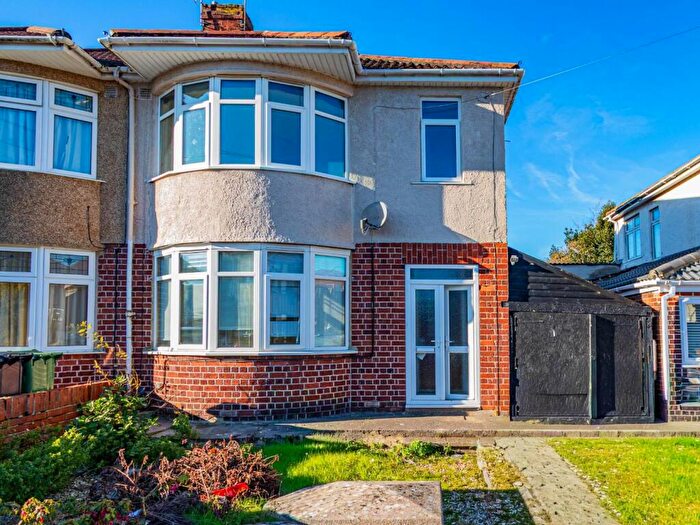 4 Bedroom House To Rent In Maywood Crescent, Bristol, BS16