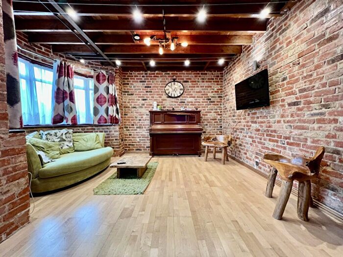 3 Bedroom Terraced House To Rent In Lynton Road, Harrow, HA2