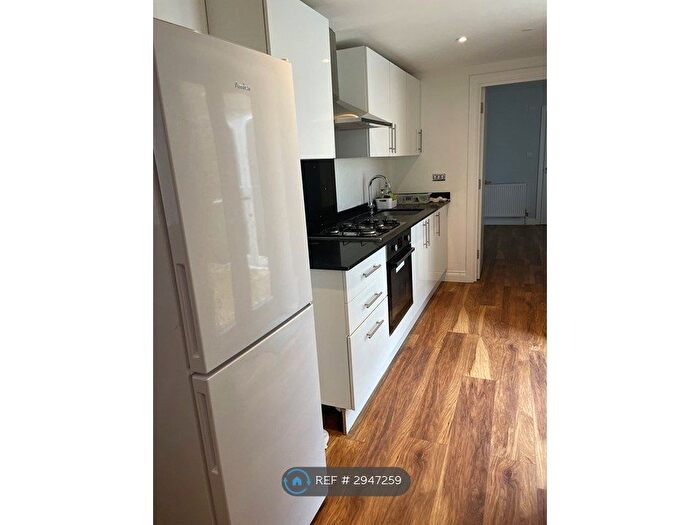 3 Bedroom Flat To Rent In Canberra Road, London, W13