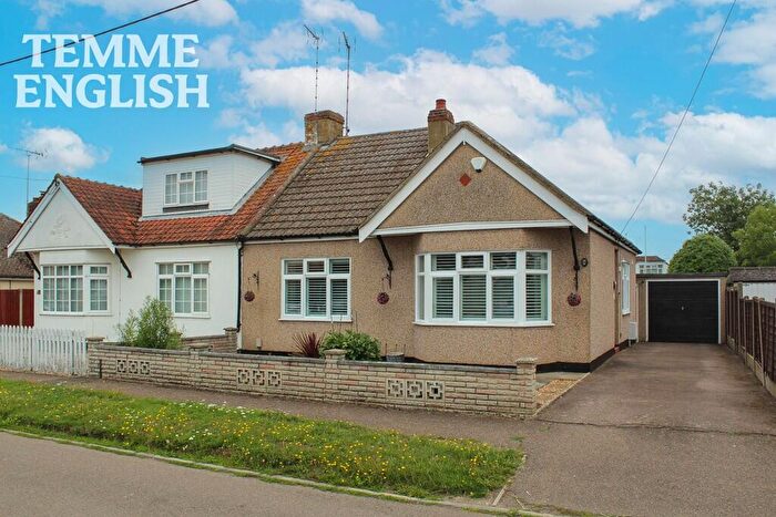 3 Bedroom Semi-Detached Bungalow For Sale In First Avenue, Wickford, Essex, SS11