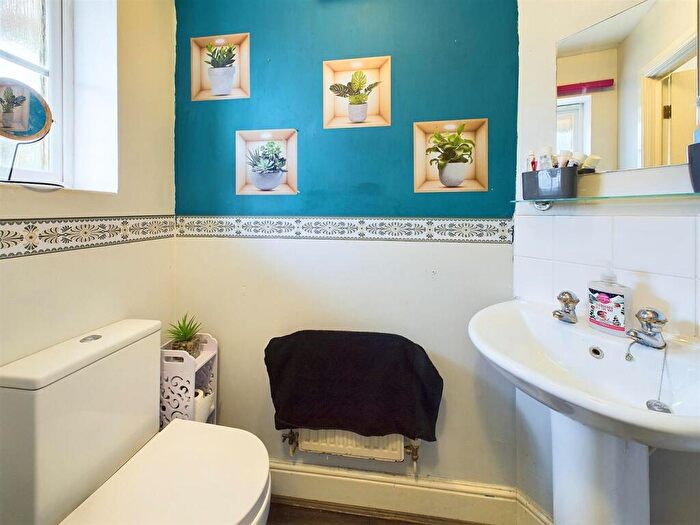 3 Bedroom End Of Terrace House For Sale In Cypress Gardens, Longlevens, Gloucester, GL2