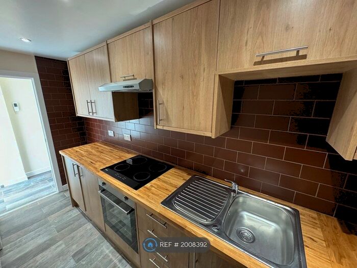 2 Bedroom Flat To Rent In Alder Road, Poole, BH12