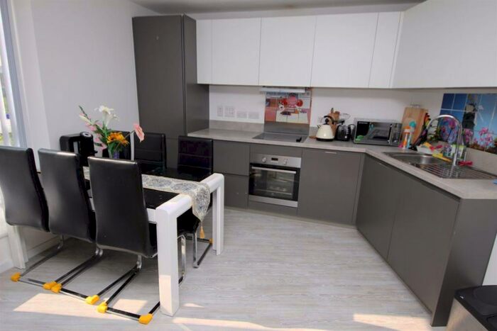 3 Bedroom Flat To Rent In Temple House -, P16