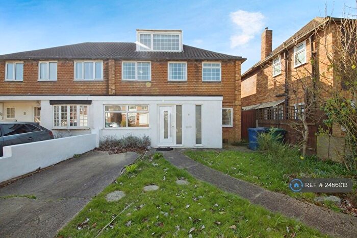 4 Bedroom Semi-Detached House To Rent In The Ridgeway, London, N11