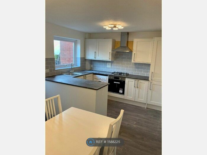 3 Bedroom Terraced House To Rent In Weedall Avenue, Salford, M5