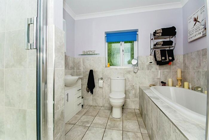 4 Bedroom Detached Bungalow For Sale In Thorpe Road, Tattershall, Lincoln, LN4