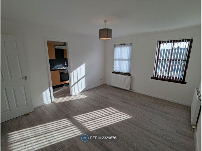 2 Bedroom Flat To Rent In Green Road, Paisley, PA2