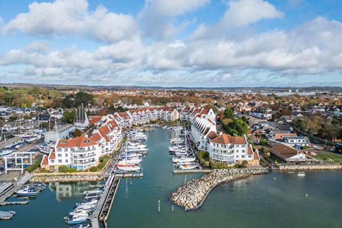2 Bedroom Apartment For Sale In Lake Avenue, Poole, Dorset, BH15