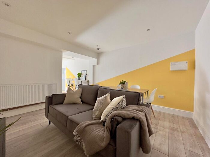 6 Bedroom House To Rent In Monks Road, LN2