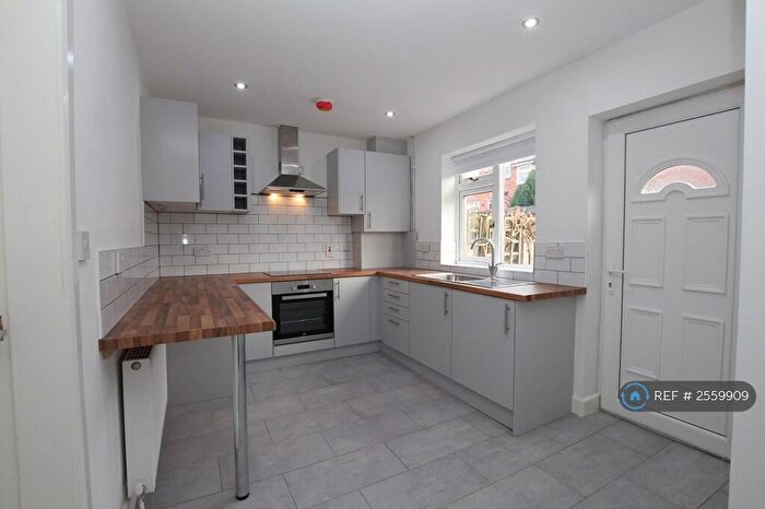 2 Bedroom Terraced House To Rent In Hawksworth Grove, Leeds, LS5