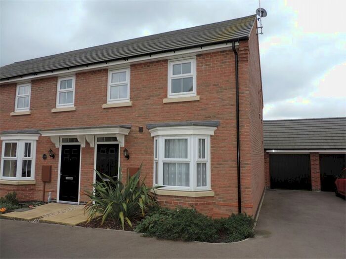 3 Bedroom Semi-Detached House To Rent In Warwick Close, Bourne, PE10