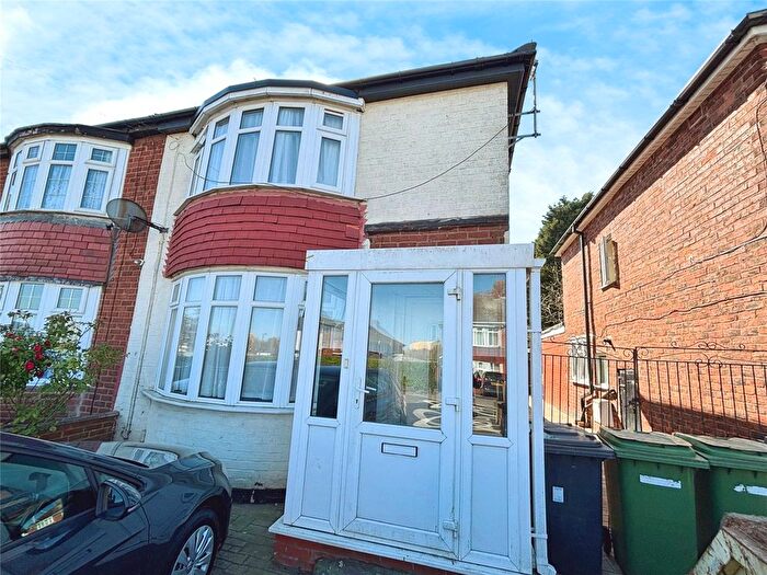 3 Bedroom Semi-Detached House To Rent In Hilton Road, Lanesfield, Wolverhampton, West Midlands, WV4