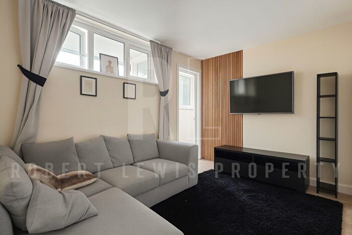 2 Bedroom Flat For Sale In Exeter Road, Ponders End, Enfield, EN3