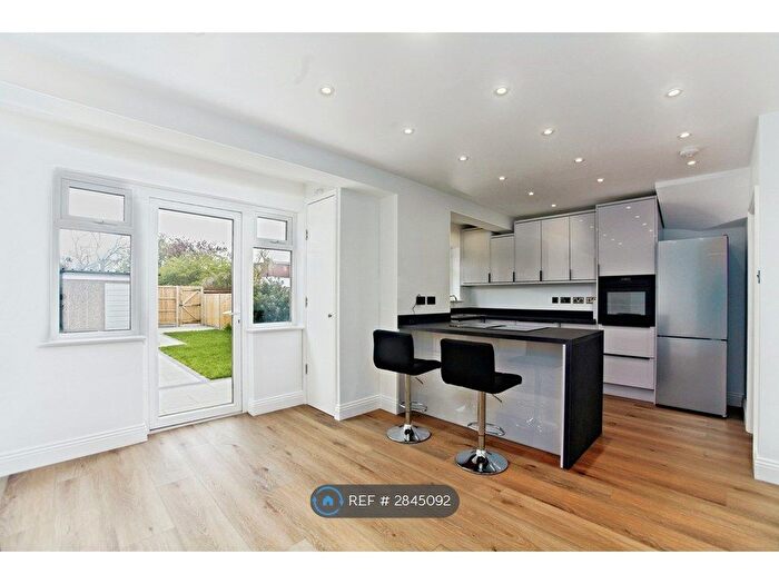 4 Bedroom Terraced House To Rent In Brockenhurst Way, London, SW16