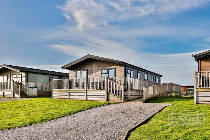 2 Bedroom Mobile/park Home For Sale In Clitheroe Road, Barrow, Clitheroe, BB7