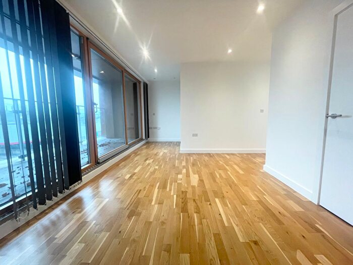 2 Bedroom Flat To Rent In Blackwall Lane, London, SE10