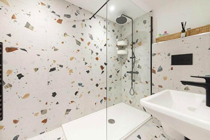 1 Bedroom Flat For Sale In Hanley Road, London, N4