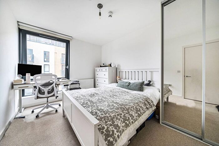 2 Bedroom Flat For Sale In Cadmium Square, Bethnal Green, London, E2
