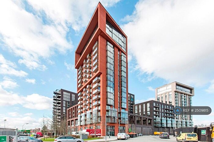 2 Bedroom Flat To Rent In New Union Square, London, SW11