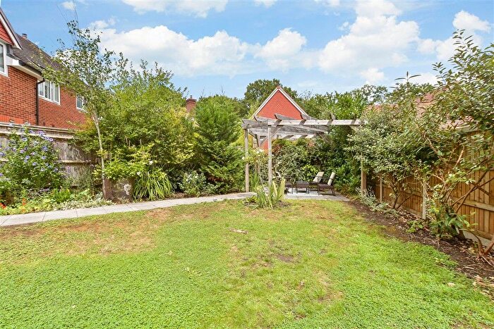 4 Bedroom Detached House For Sale In Berry Close, Copthorne, Crawley, West Sussex, RH10