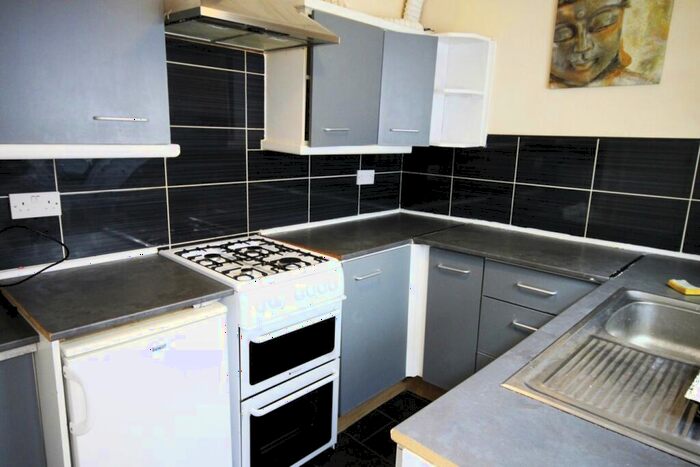 3 Bedroom Semi-Detached House To Rent In St Martins Gardens, Leeds, LS7