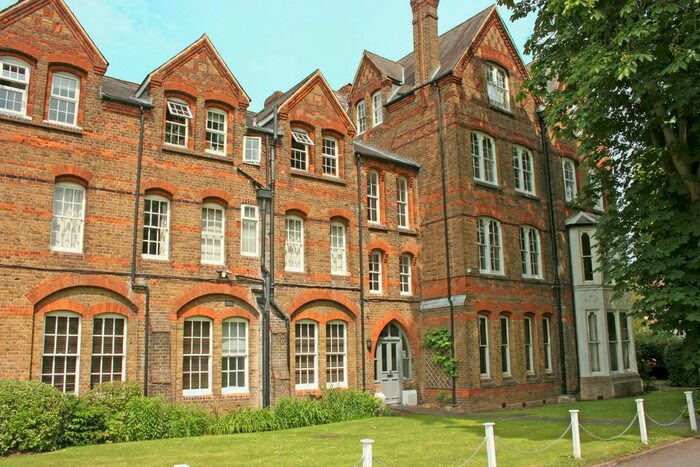 2 Bedroom Flat To Rent In Camperdown House, Alma Road, Windsor, SL4