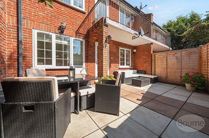 2 Bedroom Flat For Sale In Trafalgar Court, Cobham, Surrey, KT11