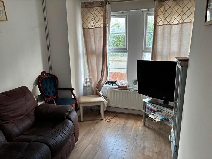 3 Bedroom Terraced House To Rent In Pitcroft Avenue, Reading, RG6