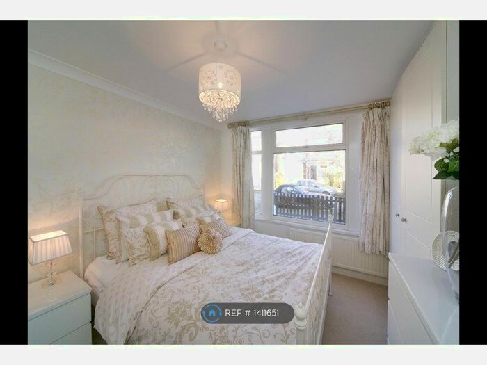 1 Bedroom Maisonette To Rent In Penton Avenue, Staines, TW18