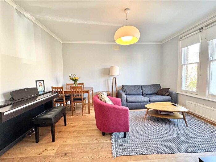 2 Bedroom Flat For Sale In Yerbury Road, London, N19