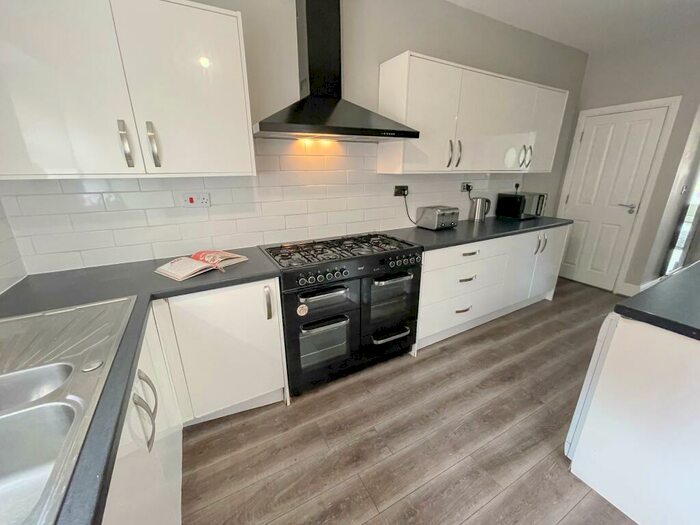 7 Bedroom Terraced House To Rent In Kensington Road, L7