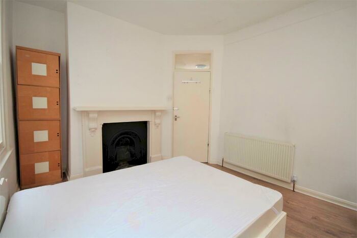2 Bedroom Flat To Rent In Hoxton Street, Hoxton, London, N1
