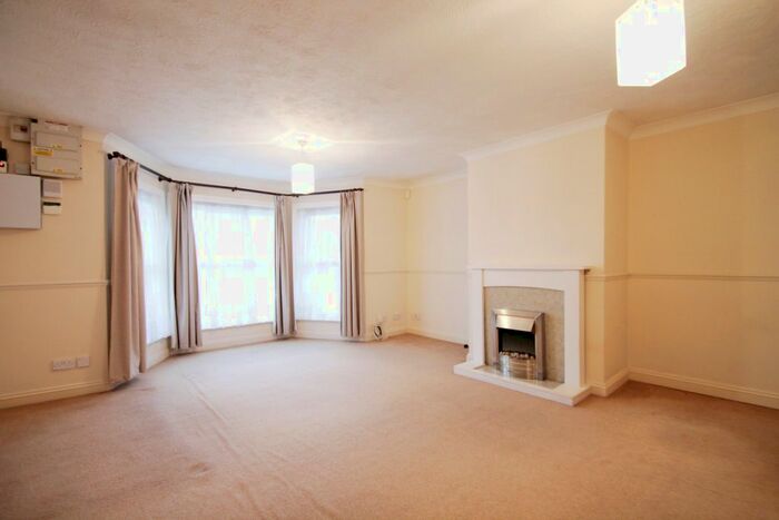 1 Bedroom Flat To Rent In Meadowlea Close, Harmondsworth, West Drayton UB7