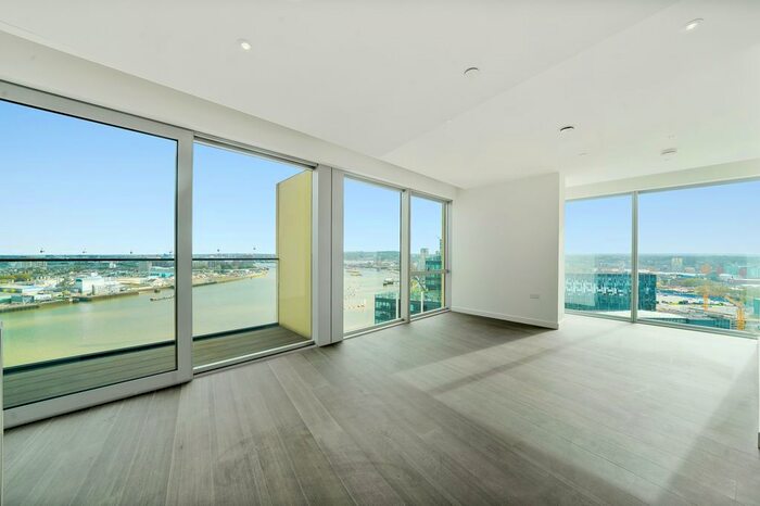 2 Bedroom Flat To Rent In Upper Riverside, Cutter Lane, Greenwich, SE10