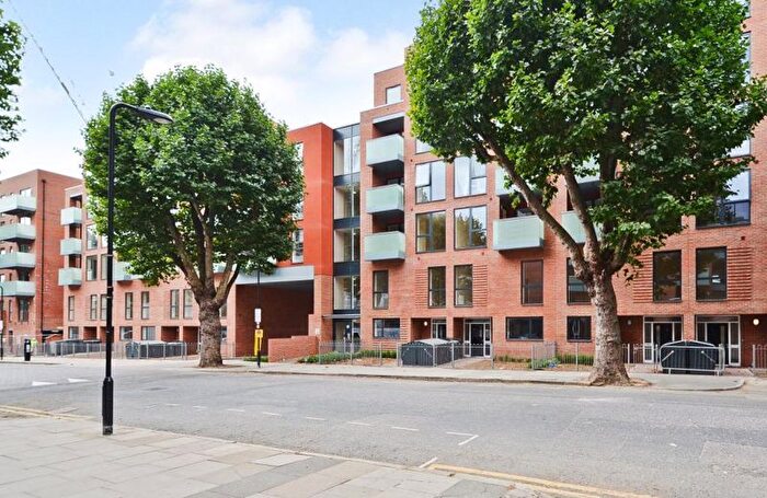 2 Bedroom Flat To Rent In Dovetail Place, Lawrence Road, N15
