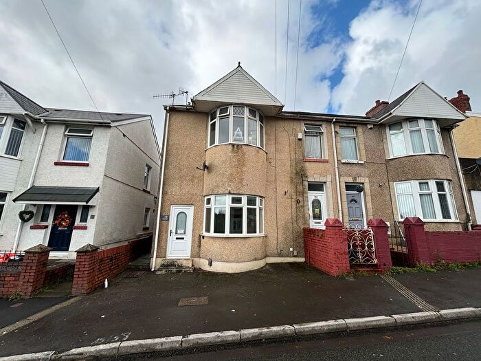 2 Bedroom Flat To Rent In Chemical Road, Morriston, Swansea, SA6