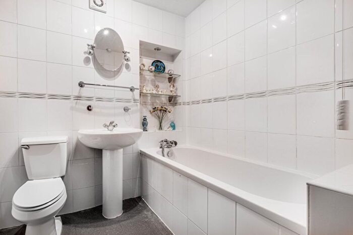 3 Bedroom Terraced House For Sale In Gale Close, Mitcham, CR4