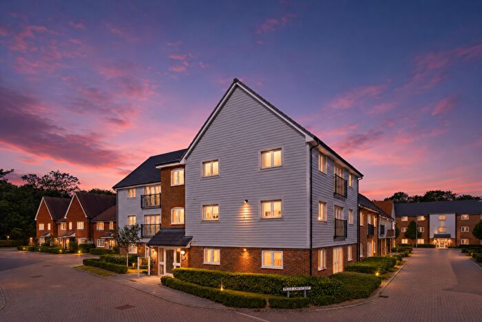 2 Bedroom Apartment For Sale In Bricklayer Lane, Faygate, Horsham, RH12