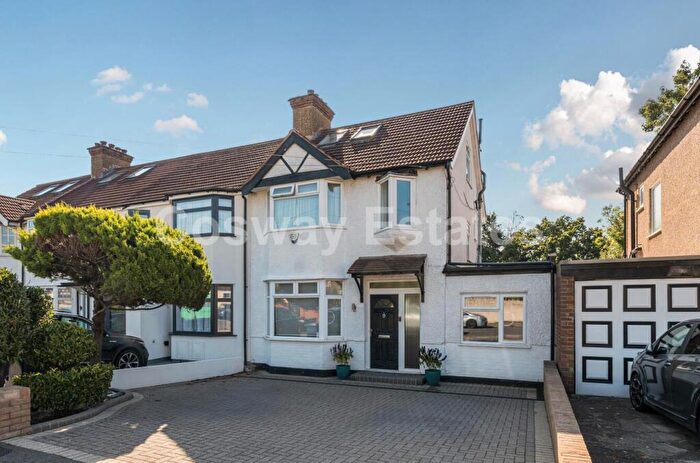 4 Bedroom House For Sale In Hale Drive, Mill Hill, NW7