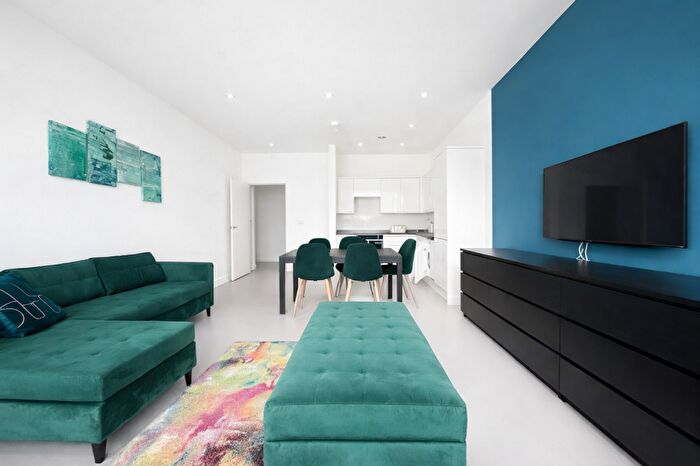 2 Bedroom Flat To Rent In Flat, Ziggurat House, Grosvenor Road, St. Albans, Hertfordshire, AL1