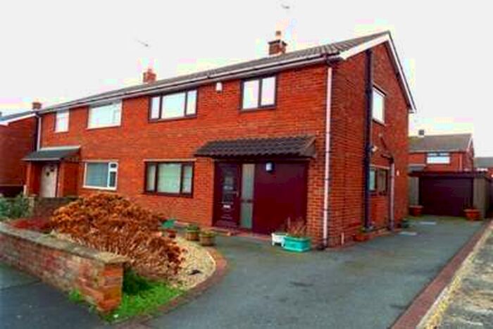 3 Bedroom House To Rent In Woodlands Close, CH7